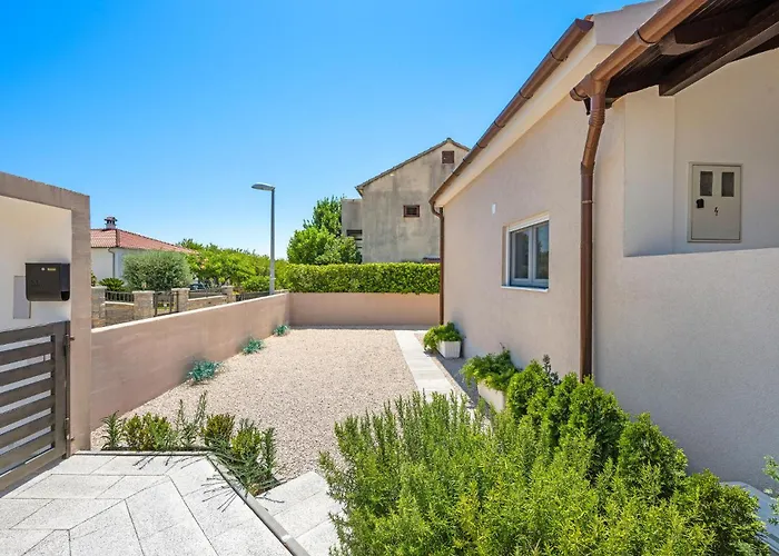 Schönes Haus In Vodice Mit Wlan